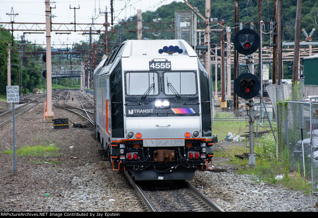 NJT 4555 leads a train out of the yard